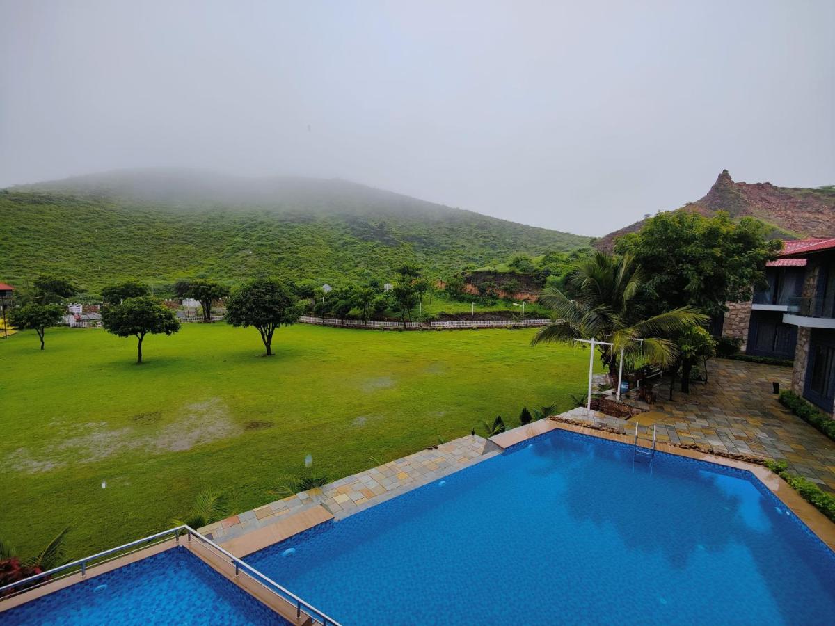 The Divine Hills Resort Nāi Екстериор снимка
