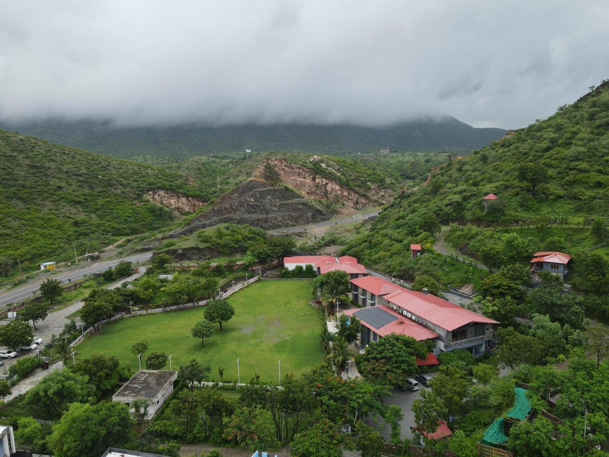 The Divine Hills Resort Nāi Екстериор снимка